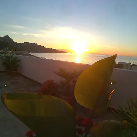 La Terrazza Sulla Baia Di *